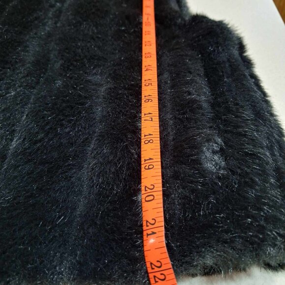 Reversible Fake Fur Vest - Picture 9 of 9